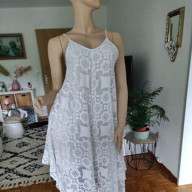 Weisses Vintage-Kleid mit einzigartigen Details