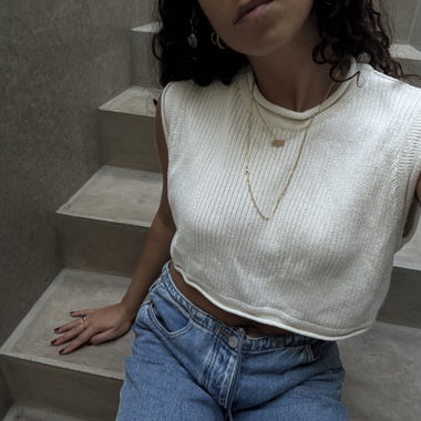 Top corto in maglia crema