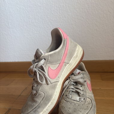 beige, pinke Nike Air Schuhe selten getragen