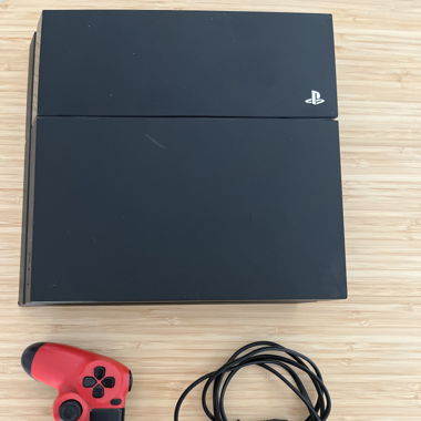 PlayStation 4 (manette et câble d’alimentation)