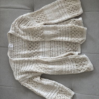 Cardigan beige en maille crochet