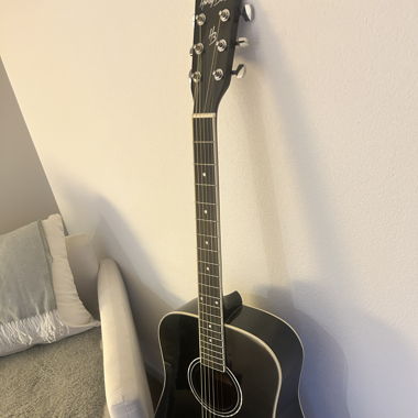 Schwarze Gitarre