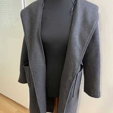 Manteau en laine gris avec capuche