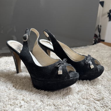 Black heeled strap shoes