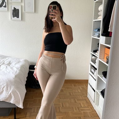 Pantalone fluido flare/evase beige Bershka
