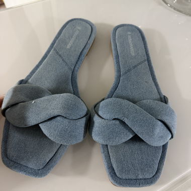 Mules à l’aspect denim