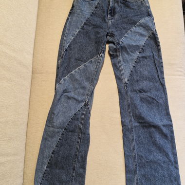 Jeans pour dames avec détails de coupe