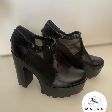 Chaussures noires à talon haut platform
