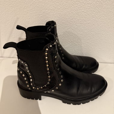 ZARA Stivaletti in pelle neri con borchie, Gr. 40