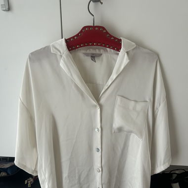Weisse Satinbluse