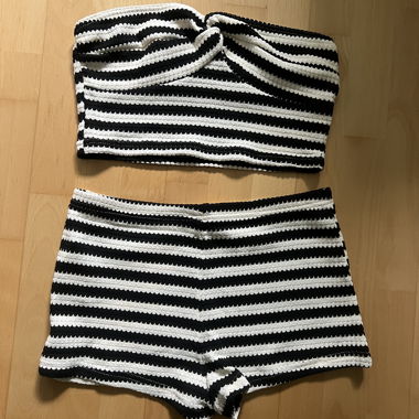 Black-and-white bandeau set