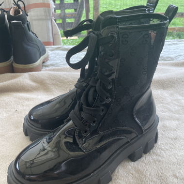Schwarze Stiefel mit Absatz 2-3cm