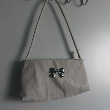 Beige Schultertasche mit Schleife