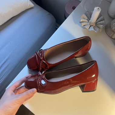 Bordeaux Lack Pumps