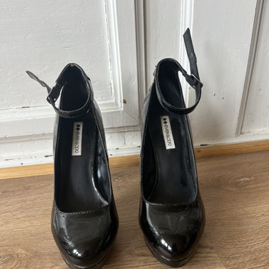 Schwarze High Heels