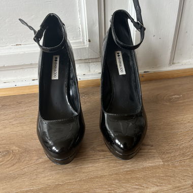 Schwarze High Heels