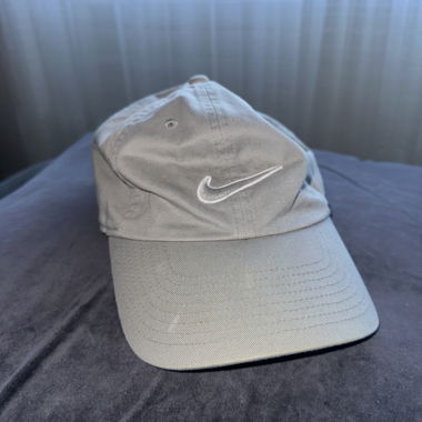 Cappellino Nike grigio