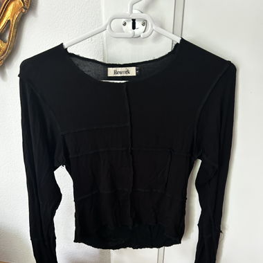 Schwarzes Langarmshirt