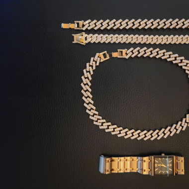 Collier, montre, bracelet