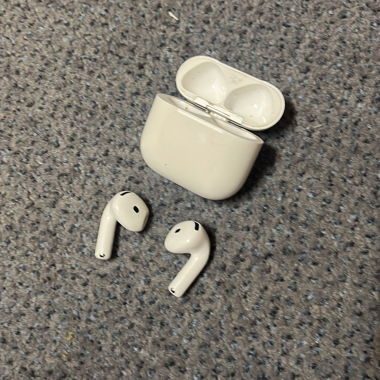 Apple AirPods with charging case, 4th Gen