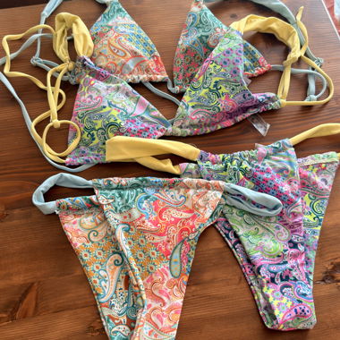 Set bikini Paisley colorati