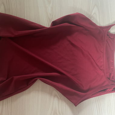 Top in raso bordeaux