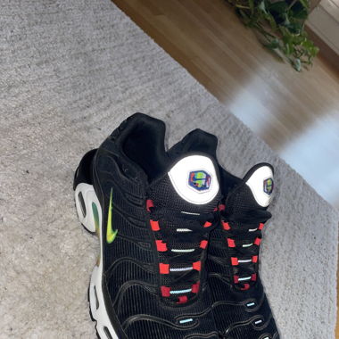 HAIFISCH NIKEZ 43