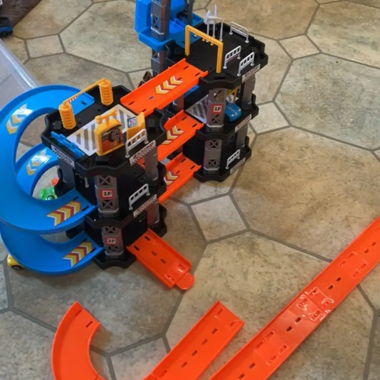 Toy car race track set
