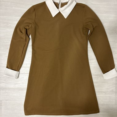 Abito con colletto marrone