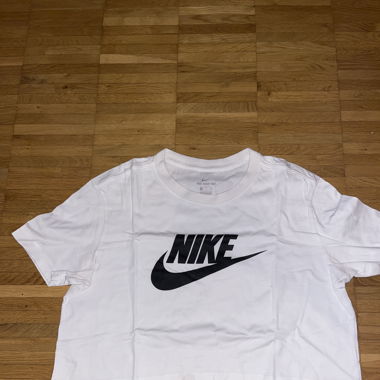 T-shirt crop top
