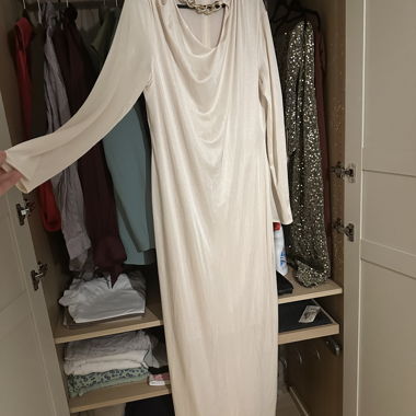 Robe longue crème Mango avec chaîne