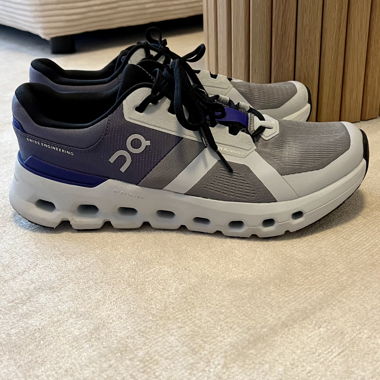 ON Cloudrunner 42,5
