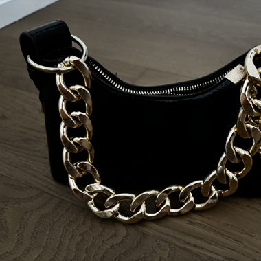 Schwarze kleine Tasche Goldkette Vintage Style