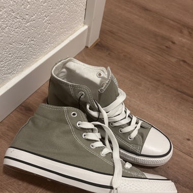 Sneaker Neu