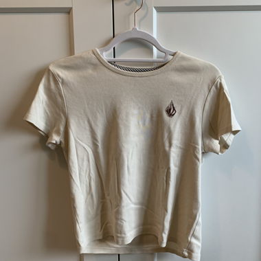 T-shirt court