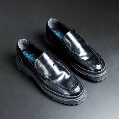 Hogan black leather loafer