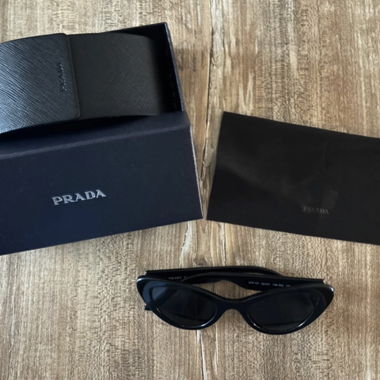 Occhiali da sole Prada neri cat-eye