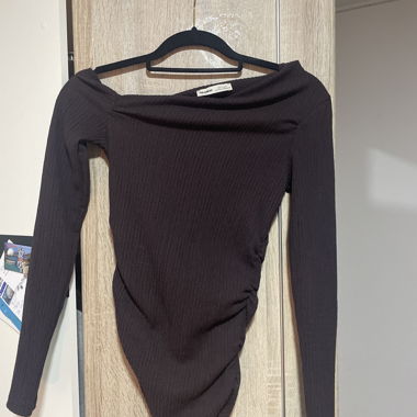 Black Off-Shoulder Long-Sleeve Top
