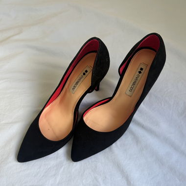 Black Pumps