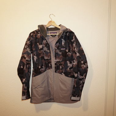 Purple camouflage ski jacket