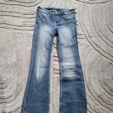 Low waist fleard jeans
