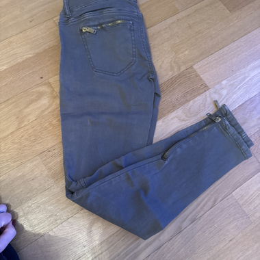 Pantalon pour dames vert olive avec poches zippées