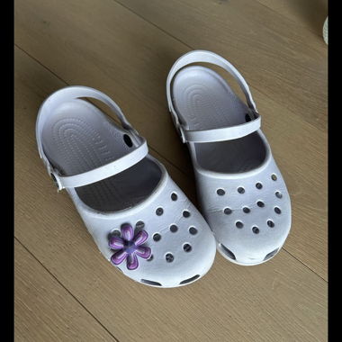 Crocs mauves fleur violette 