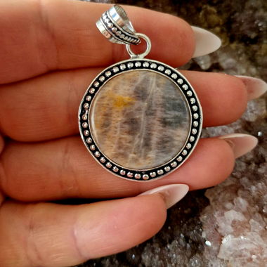 Pendentif avec pierre de lune pêche naturelle