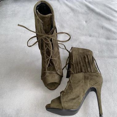 Escarpins à talons hauts fabriqués à partir de cuir végétalien