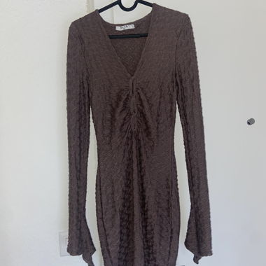 Robe moulante marron texturée