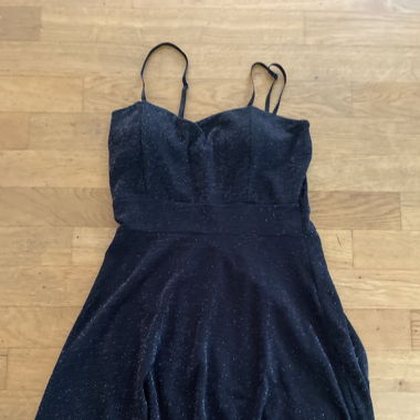Schwarzes glitzer kleid