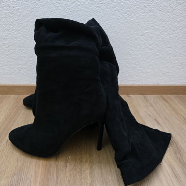Schwarze Overknee-Stiefel mit Absatz