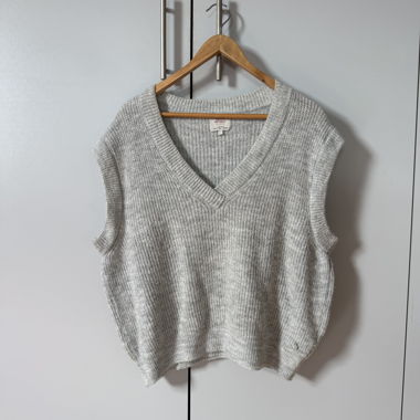 grey vest / pullover
