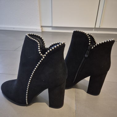 Bottines neuves avec perles